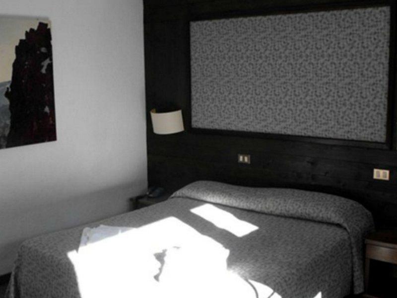 Hotel I Larici Bardonecchia Kültér fotó